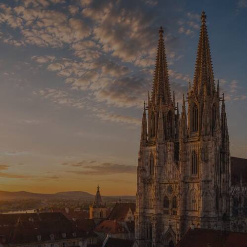 The towers of Regensburg Cathedral St. Peter in the evening light – 750 Years of the Gothic Cathedral Regensburg 2026