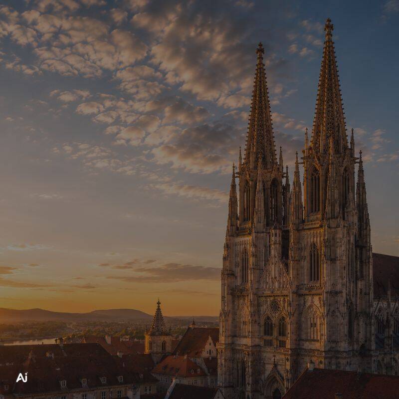 Die Türme des Regensburger Doms St. Peter im Abendlicht – 750 Jahre Gotischer Dom Regensburg 2026
